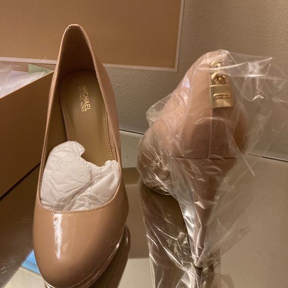 Michael Kors Pumps/Heals - Picture 4 of 5